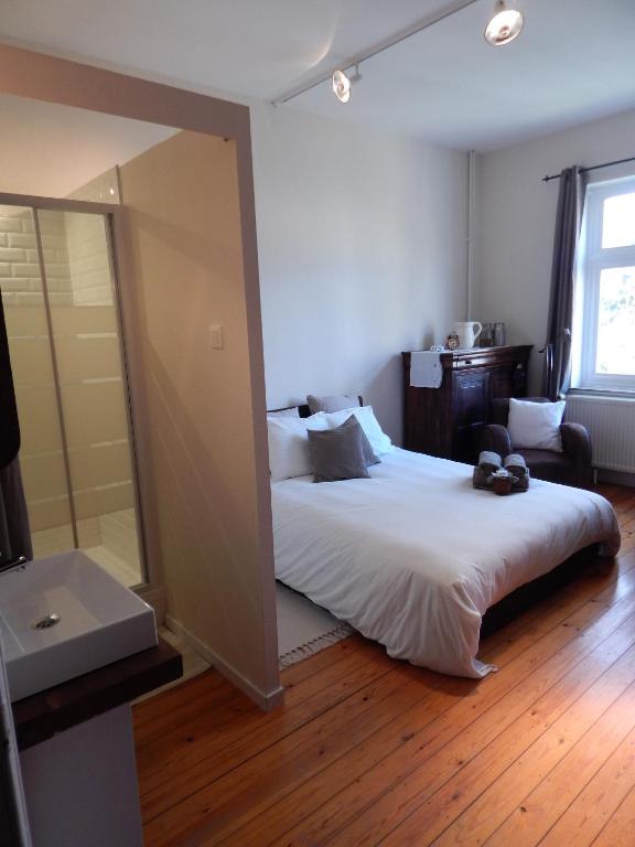 Les Remparts - Chambre Double Avec Salle De Bain Privée