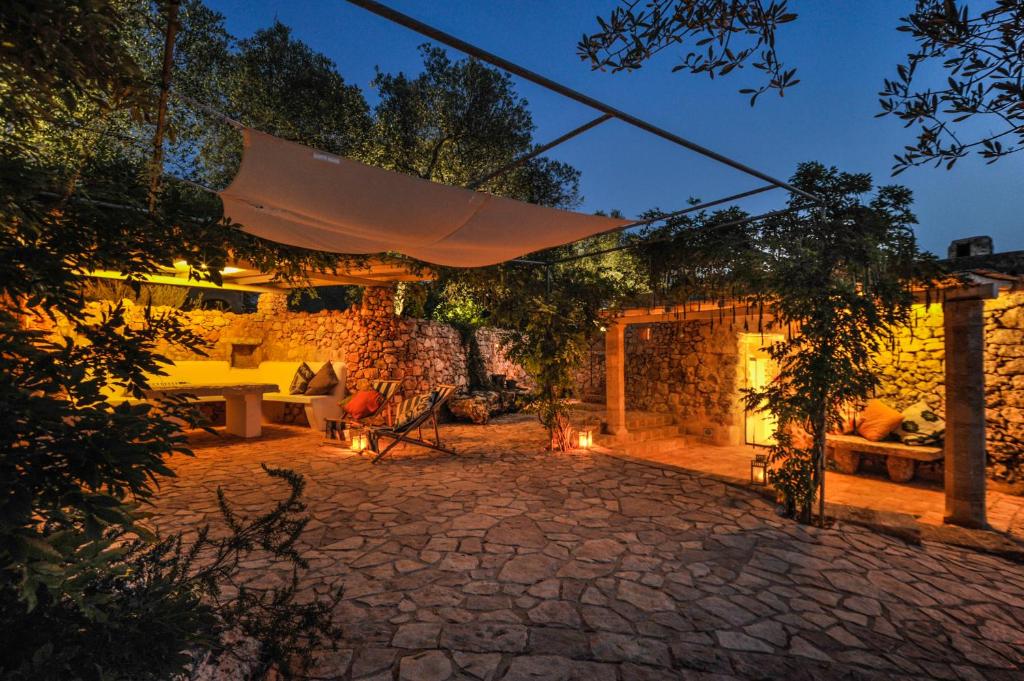 Zahrada ubytování "IL BOSCO" di POZZO VOLITO
