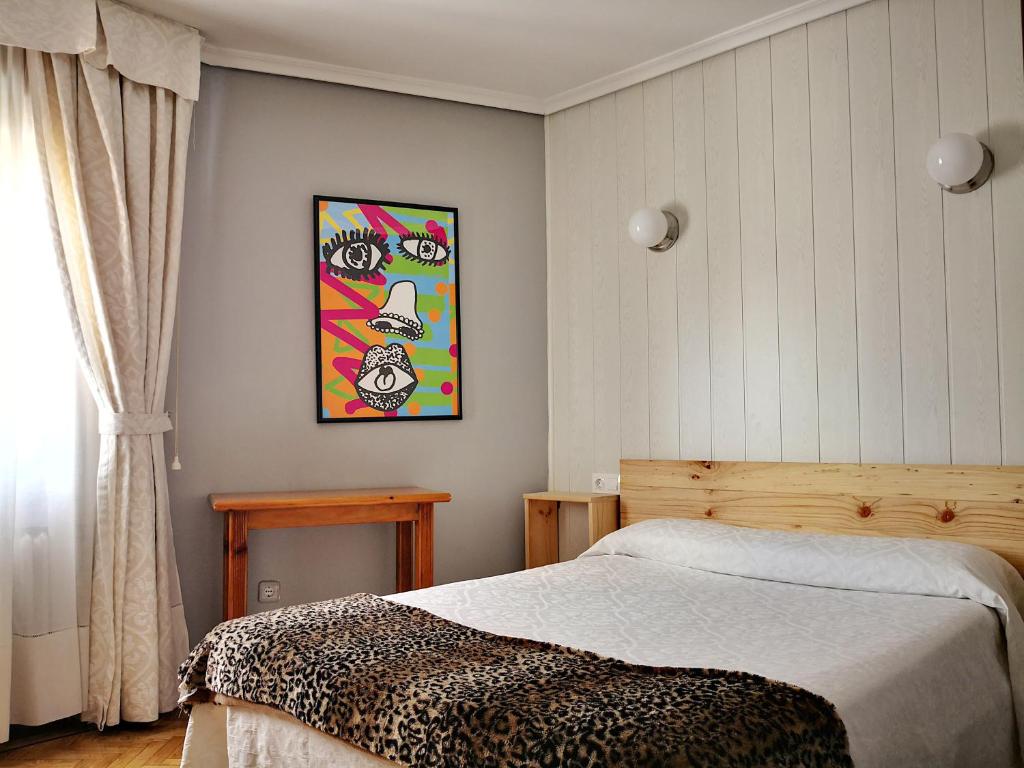 Postel nebo postele na pokoji v ubytování Hostal Alcántara