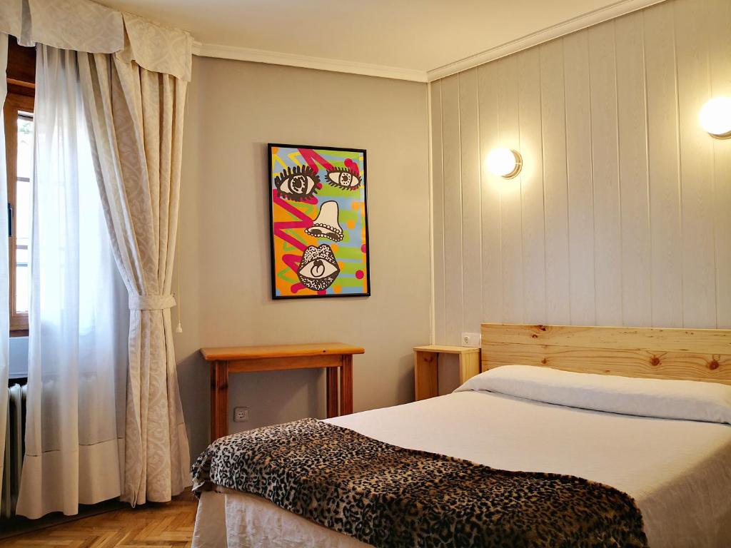 Postel nebo postele na pokoji v ubytování Hostal Alcántara