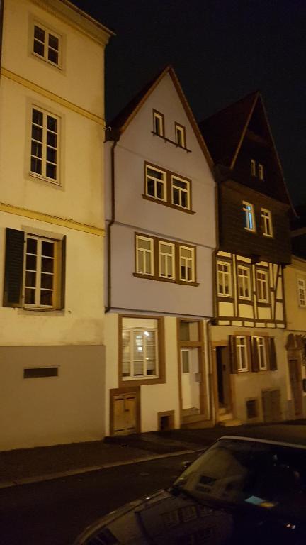 a white building with windows on a street at night at Miniapartment am Dalberg in Aschaffenburg