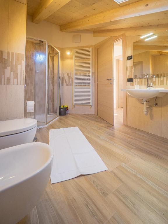 Łazienka w obiekcie Apartments & Rooms MyHolidayLivigno