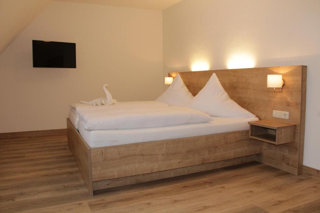 Postel nebo postele na pokoji v ubytování Hotel-Gasthof-Kohlmeier