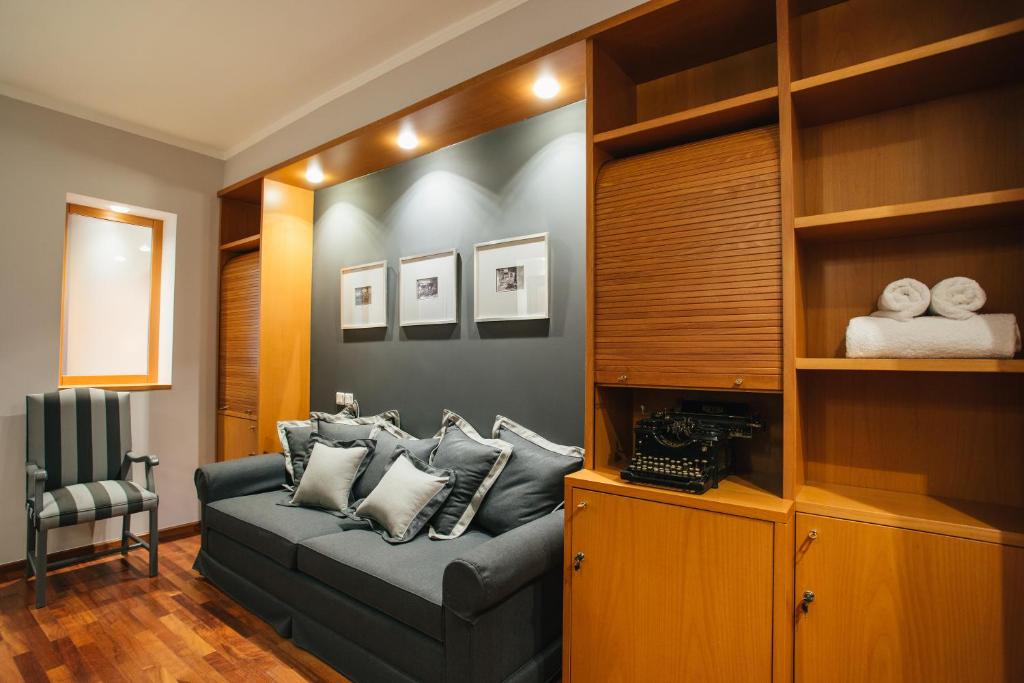 A seating area at Mitropolitou Iosif Sea View Flat