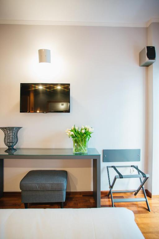 A television and/or entertainment centre at Mitropolitou Iosif Sea View Flat