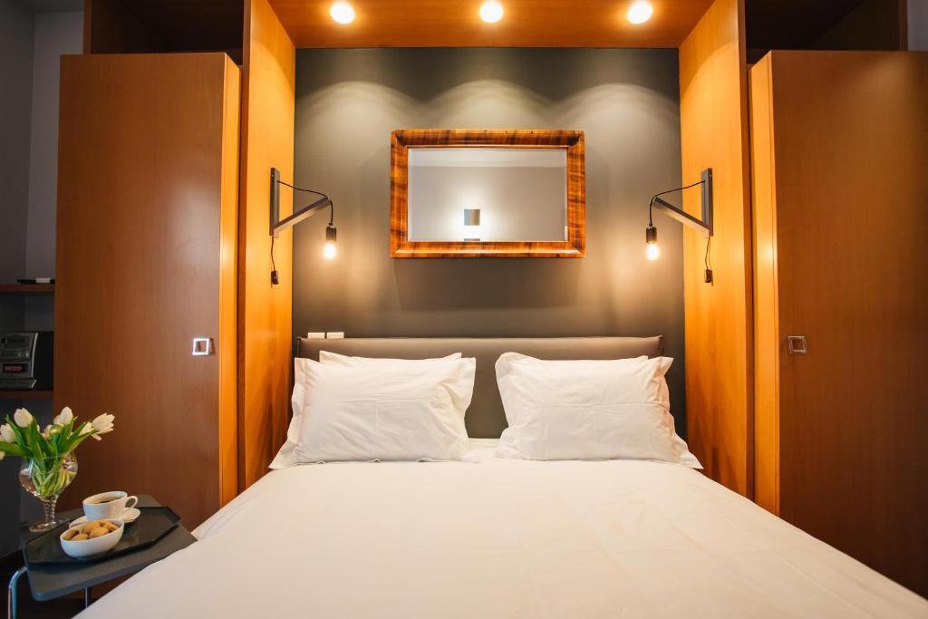 A bed or beds in a room at Mitropolitou Iosif Sea View Flat