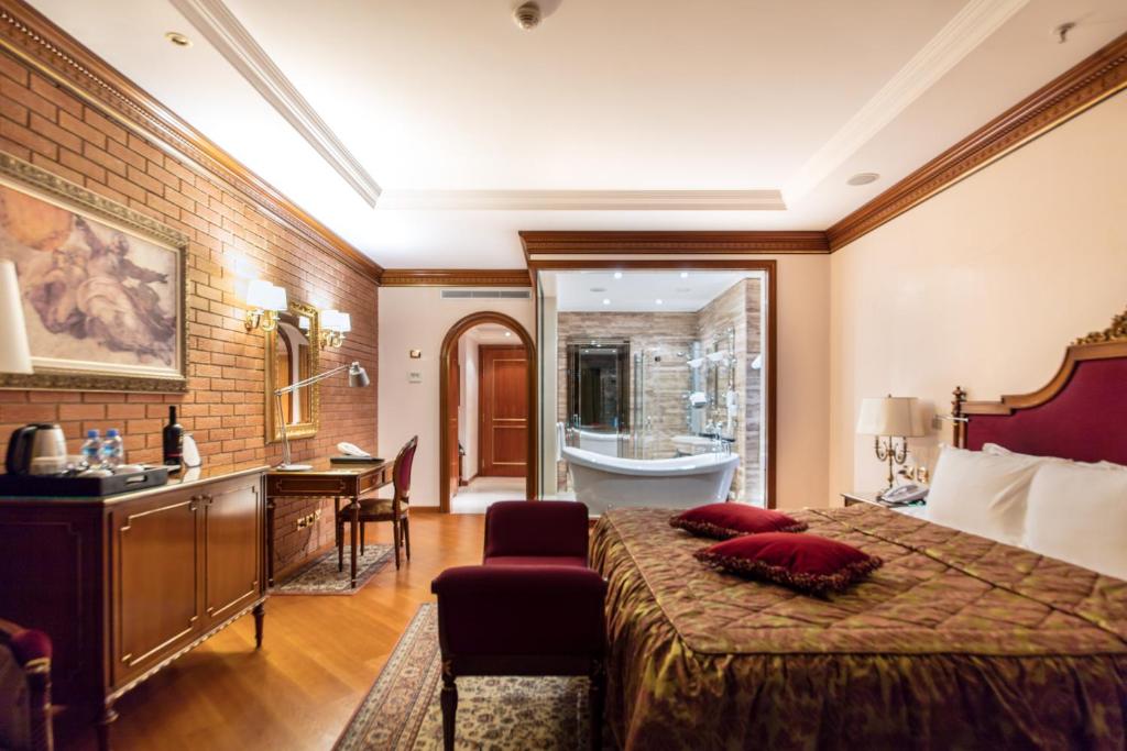Koupelna v ubytování Xheko Imperial Luxury Hotel & SPA