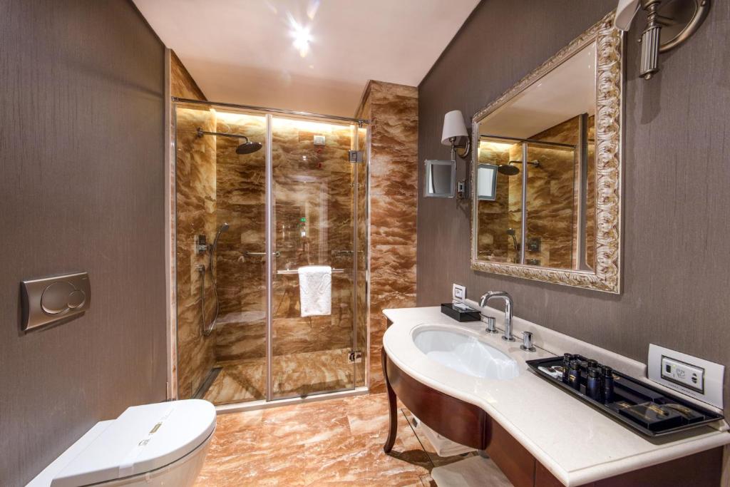 Koupelna v ubytování Xheko Imperial Luxury Hotel & SPA