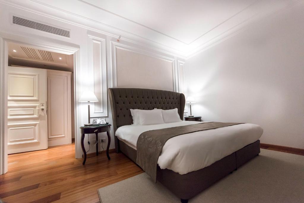 Postel nebo postele na pokoji v ubytování Xheko Imperial Luxury Hotel & SPA