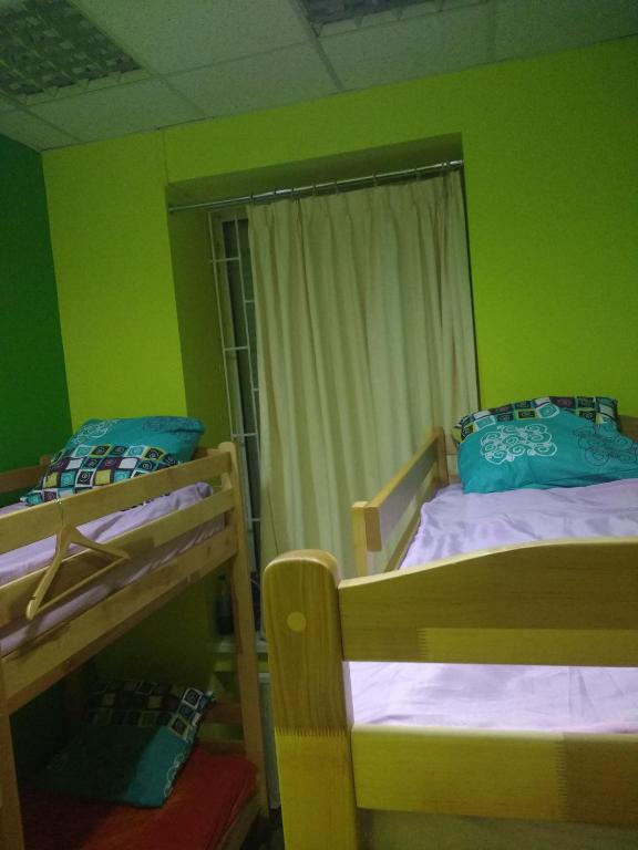 Postel nebo postele na pokoji v ubytování Yourhostel Дорогожичи