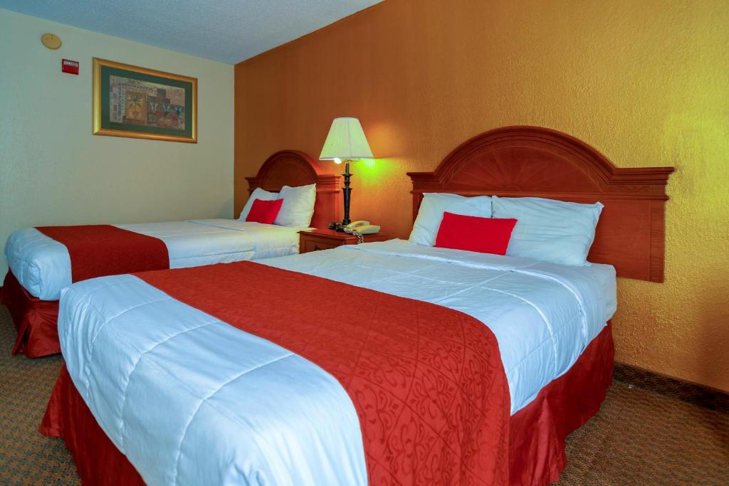 Postel nebo postele na pokoji v ubytování Hotel M Mount Pocono