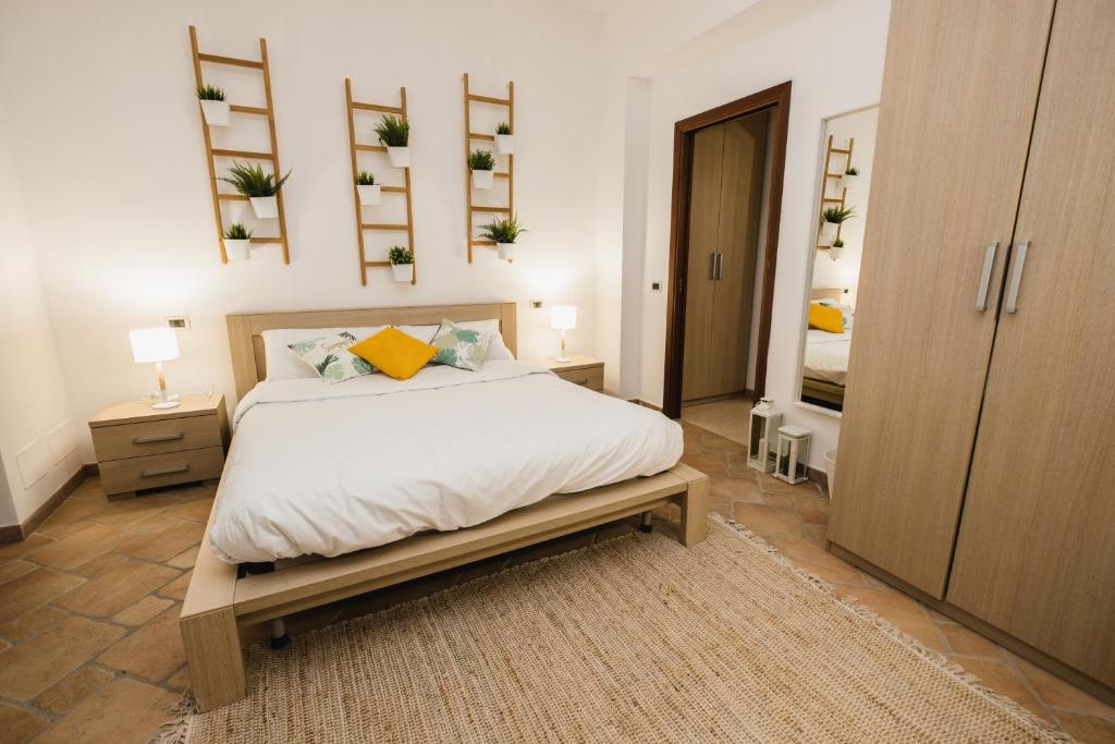 A bed or beds in a room at LuminHouse Villa Mondello