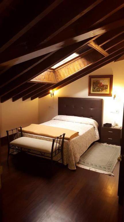 A bed or beds in a room at Hotel Rural Palacio de Galceran