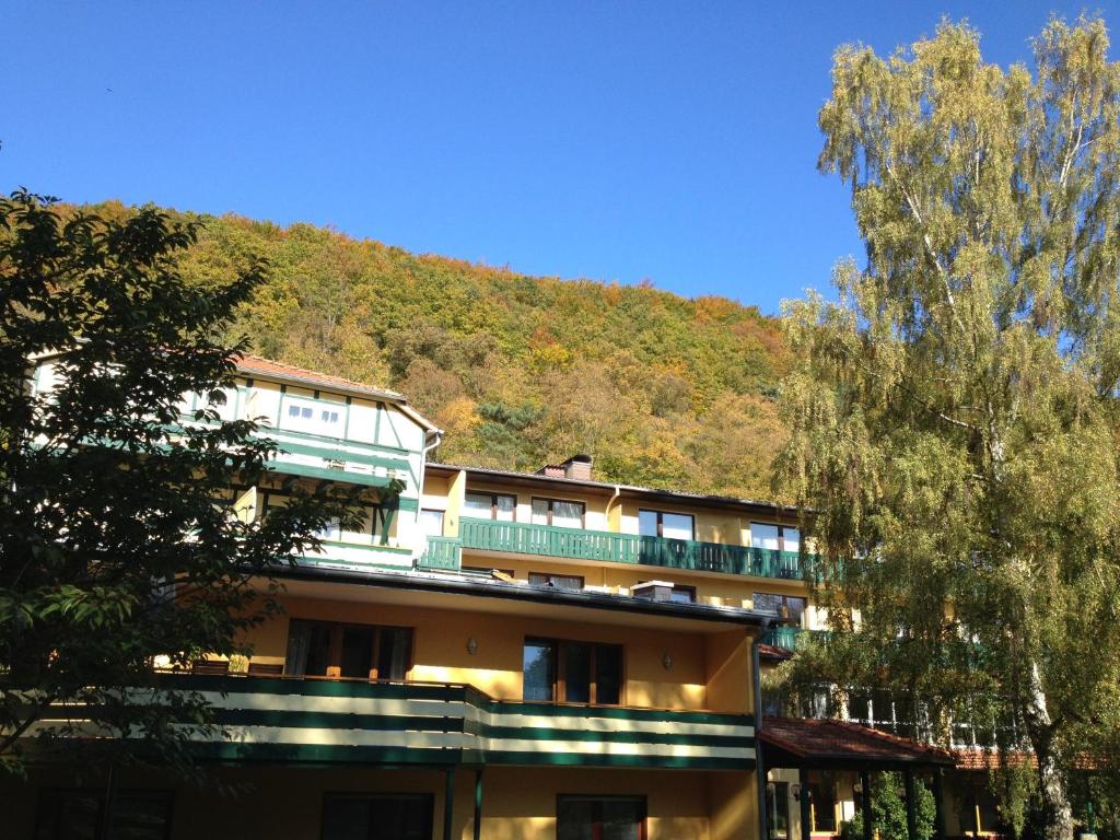 Nespecifikovaný výhled na hory nebo výhled na hory při pohledu z hotelu