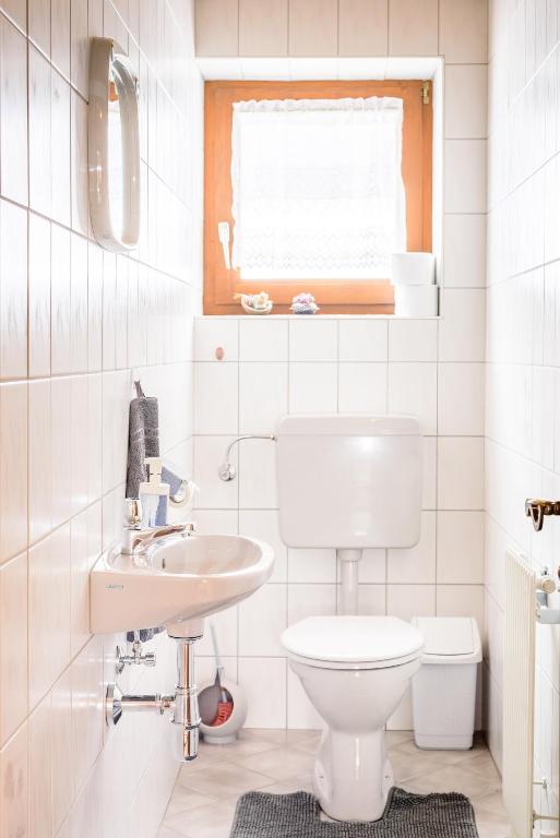 A bathroom at Appartement Heidi