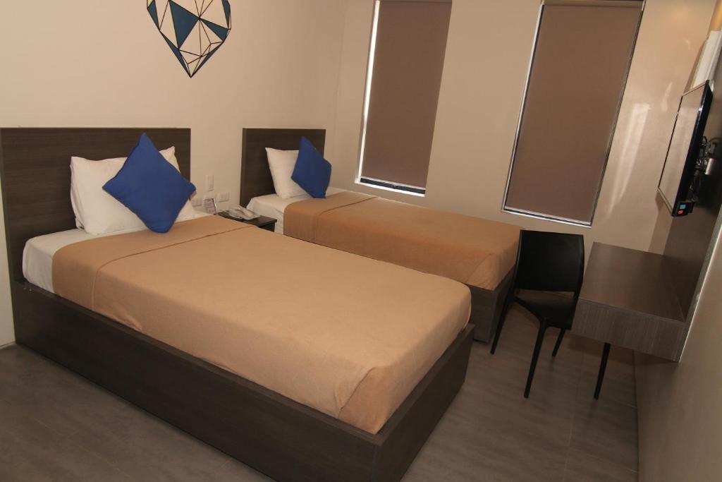 Postel nebo postele na pokoji v ubytování Mabolo Royal Hotel