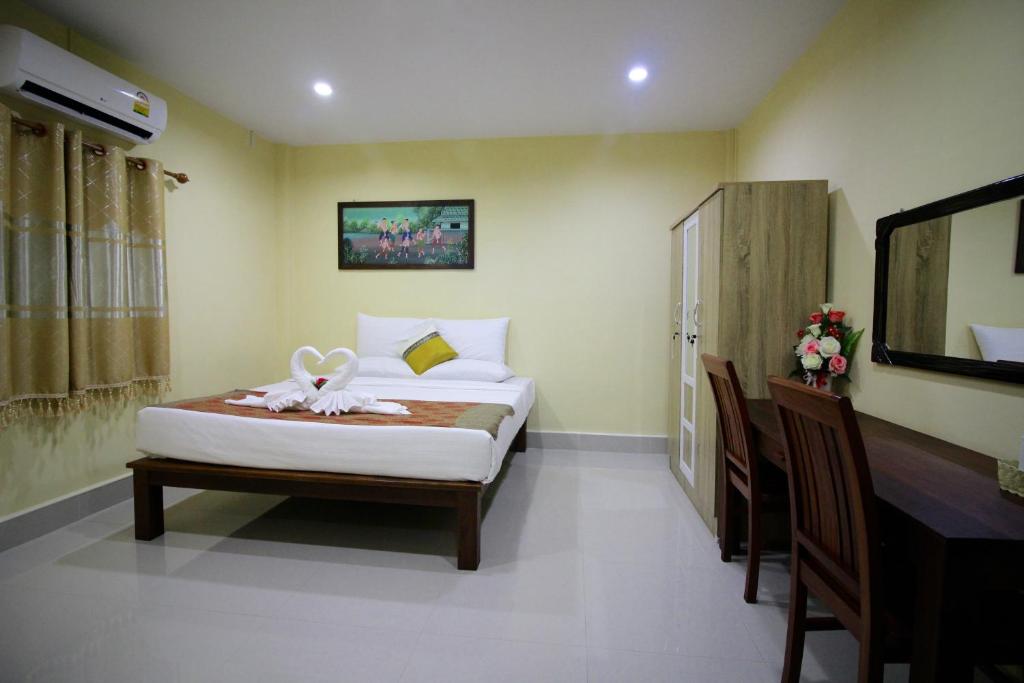 Una cama o camas en una habitación de Sri Siam Resort