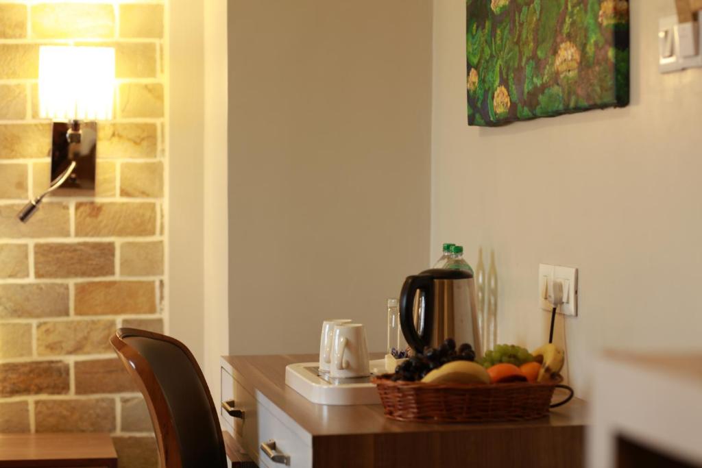 Příslušenství pro přípravu čaje a kávy v ubytování Hotel Arts Kathmandu