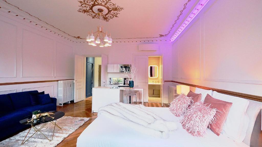 LIFE RENAISSANCE - New Concept - Place Kléber - Junior Suite With Balcony