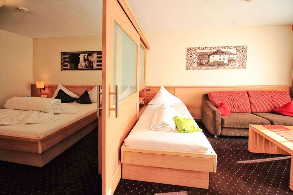 Postel nebo postele na pokoji v ubytování Hotel Röck Garni