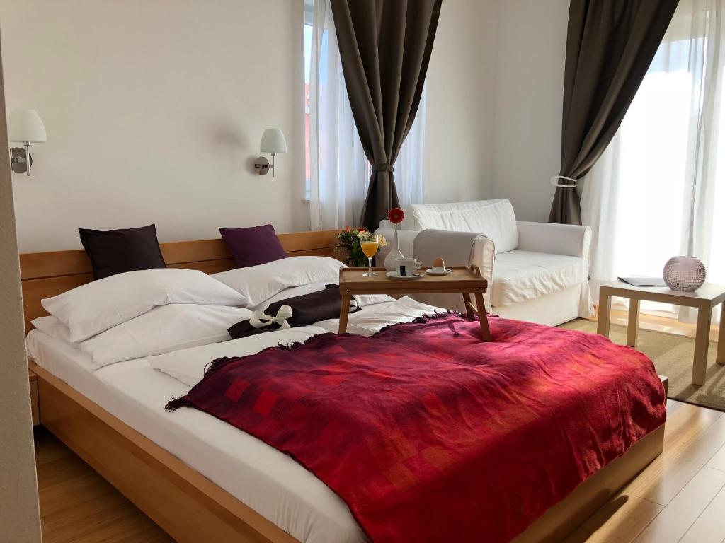 Viktoria Lodge Bed and Breakfast - 10