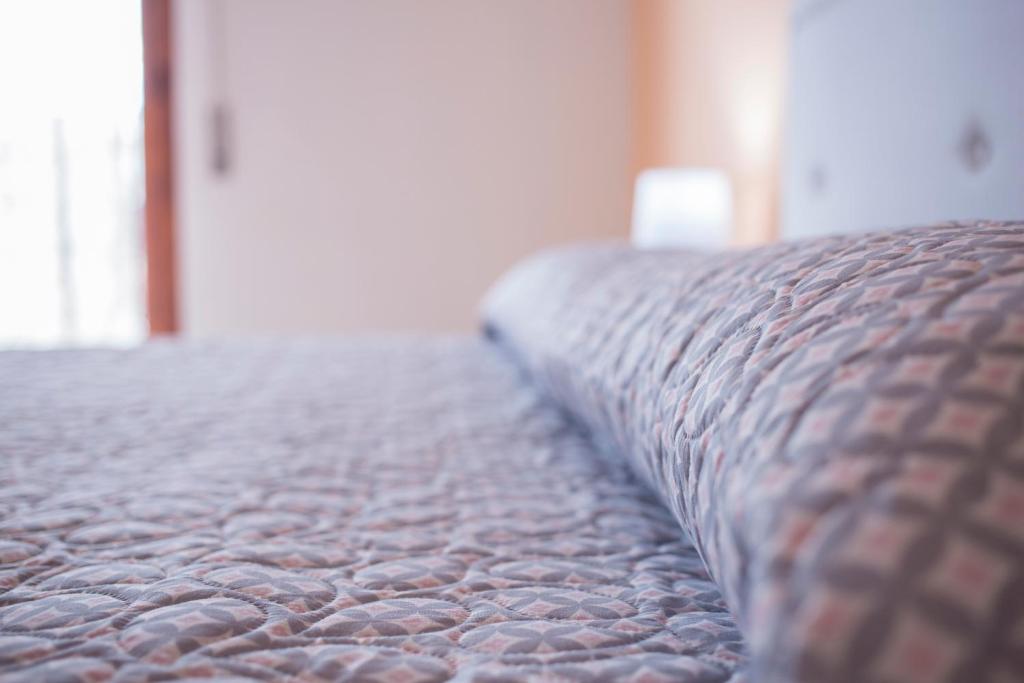 A bed or beds in a room at Sandalia B&B