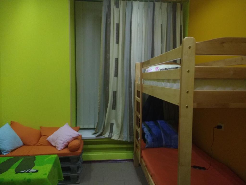 Postel nebo postele na pokoji v ubytování Yourhostel Дорогожичи