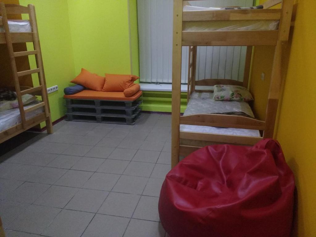 Postel nebo postele na pokoji v ubytování Yourhostel Дорогожичи
