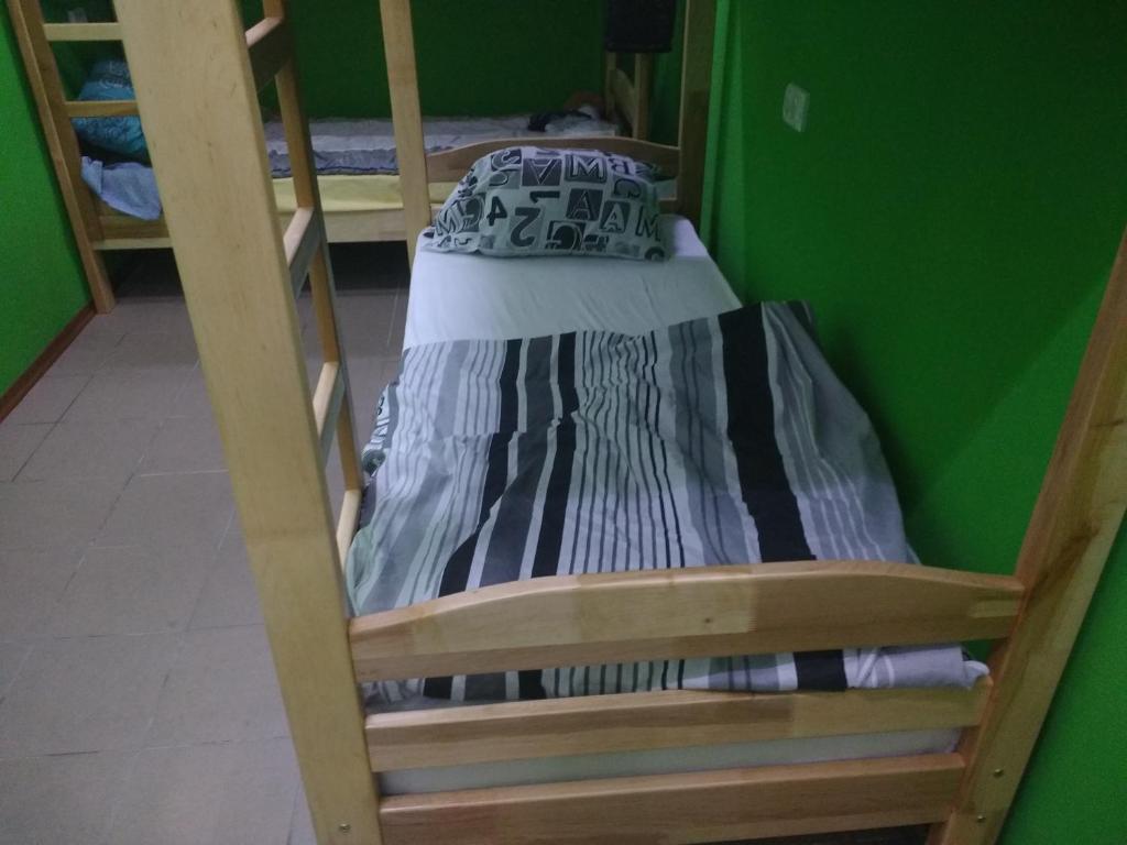 Postel nebo postele na pokoji v ubytování Yourhostel Дорогожичи