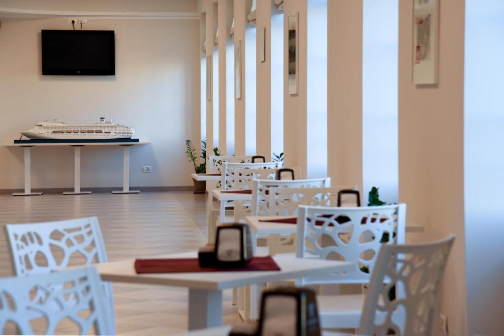 A television and/or entertainment centre at Nuovo Albergo Operai