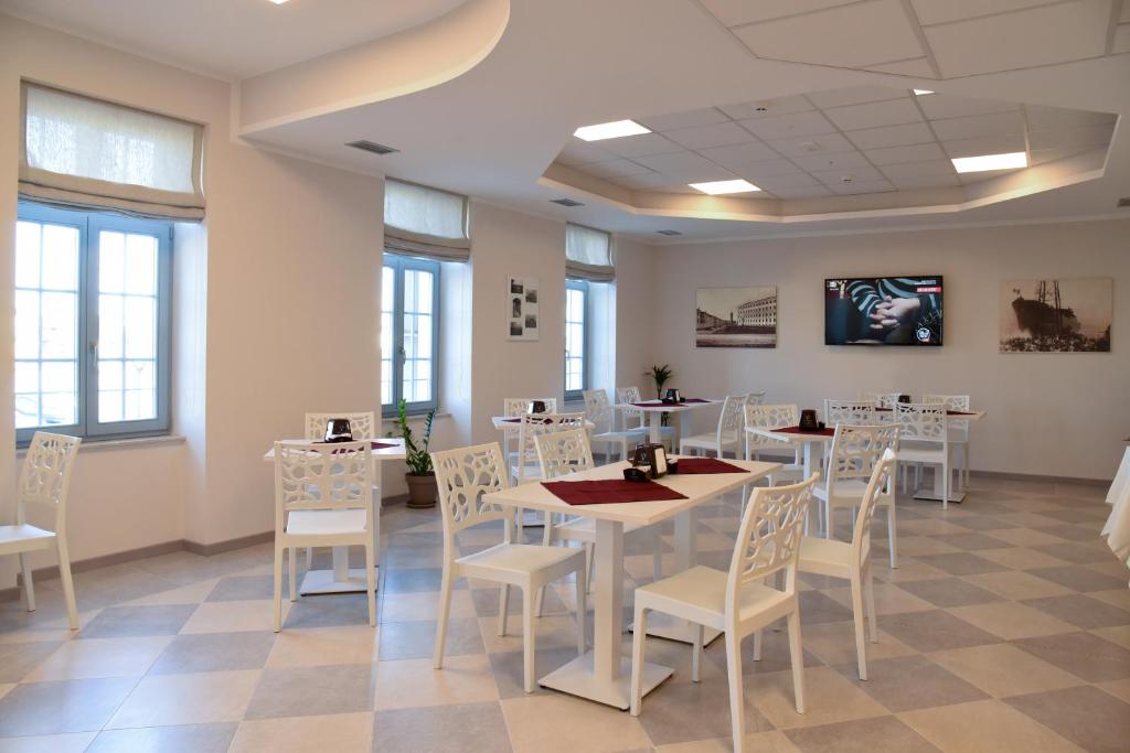 A television and/or entertainment centre at Nuovo Albergo Operai