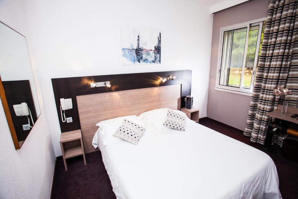 Postel nebo postele na pokoji v ubytování Aeroport Hotel - Parc Expo