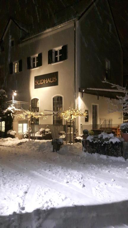Hotel Gasthof Traubenbräu v zimě