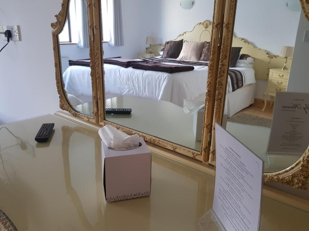 Postel nebo postele na pokoji v ubytování Ely House B&B