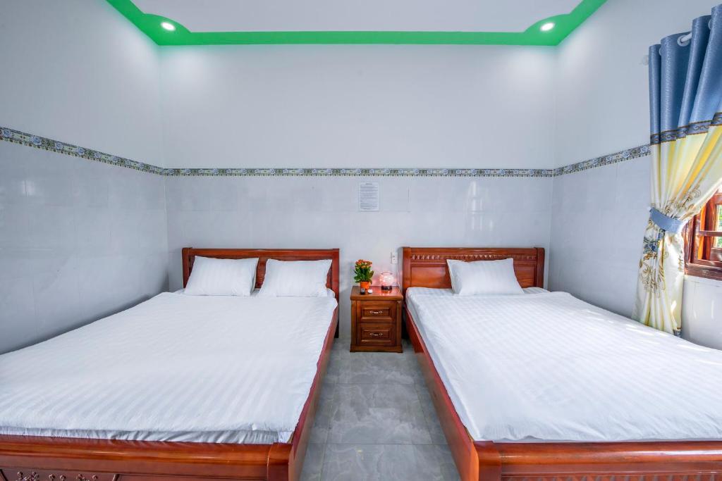 Postel nebo postele na pokoji v ubytování Hotel Nguyên Toàn