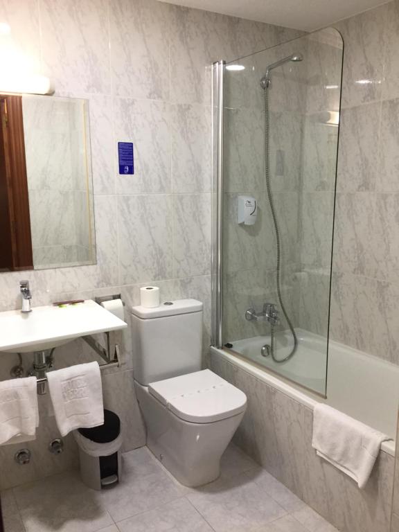 Koupelna v ubytování Hotel Yerri