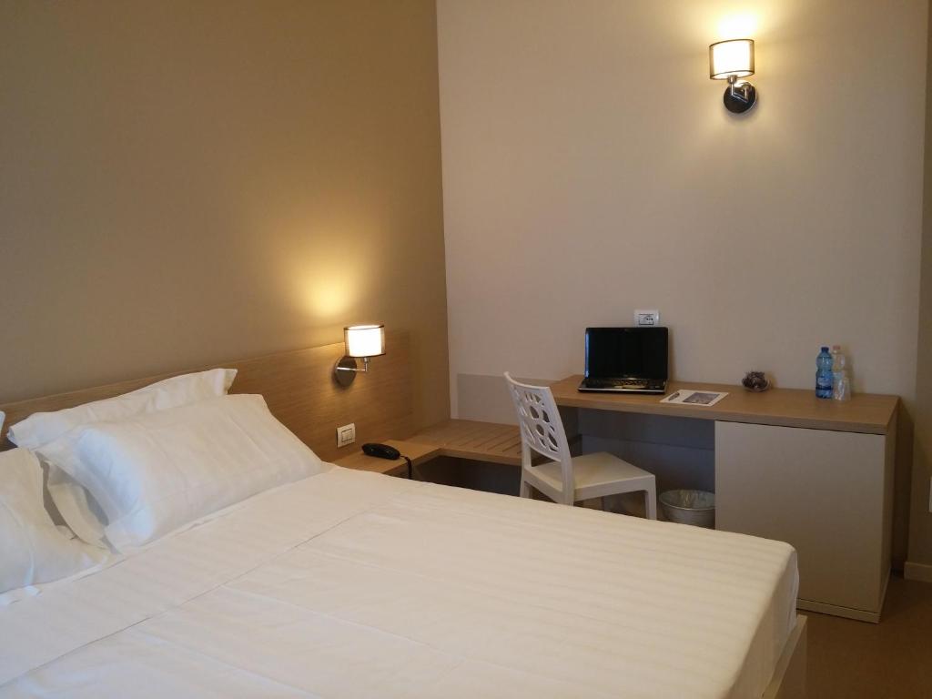 Nuovo Albergo Operai - Double Or Twin Room With Bathroom