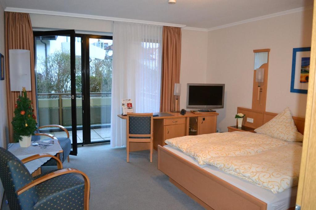 TV a/nebo společenská místnost v ubytování Hotel Dreyer Garni