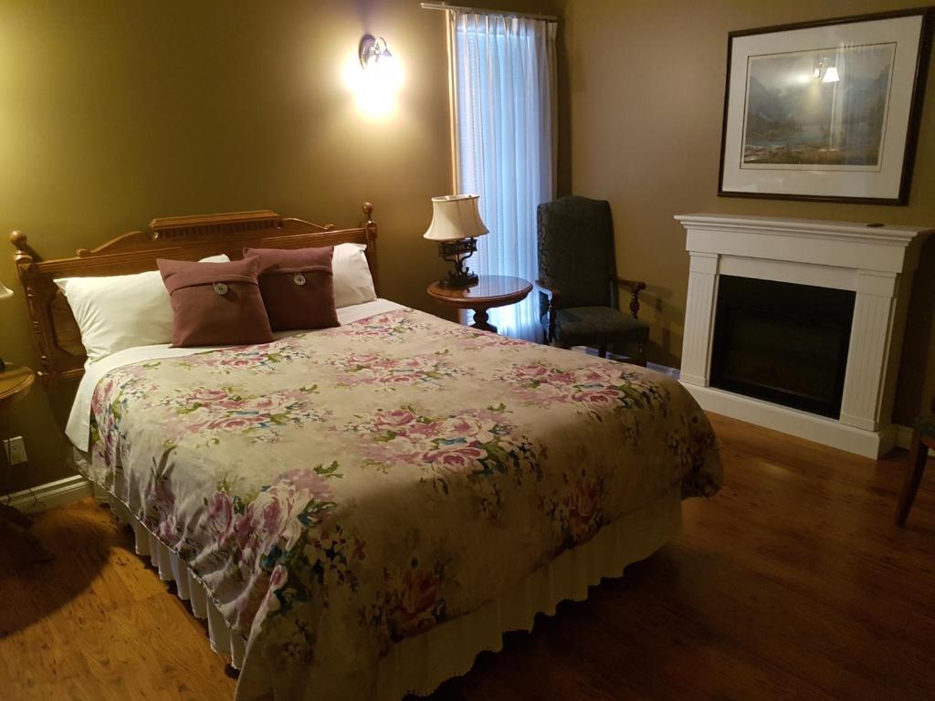 
Superior Queen Room Vermillion
