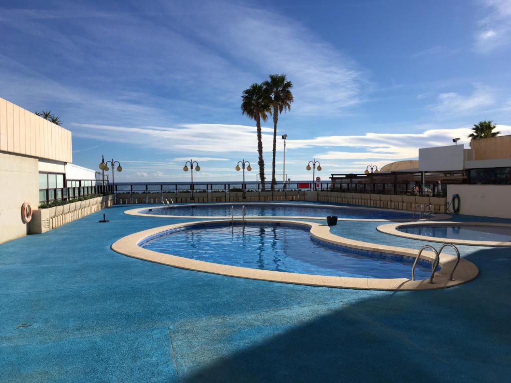 Bazén v ubytovaní Apartamento en Calpe, playa de La Fossa, primera línea, AA alebo v jeho blízkosti