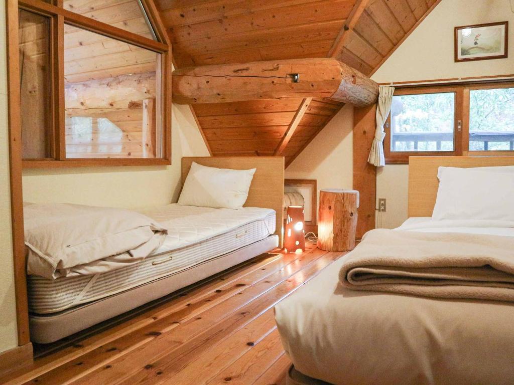 Postel nebo postele na pokoji v ubytování Canadian Loghouse Inn AzuminoYujin
