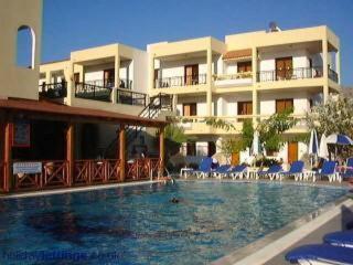 Bazén v ubytování Summer Memories Aparthotel nebo v jeho okolí