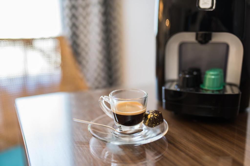 Příslušenství pro přípravu čaje a kávy v ubytování Melody Hotel - an Atlas Boutique Hotel