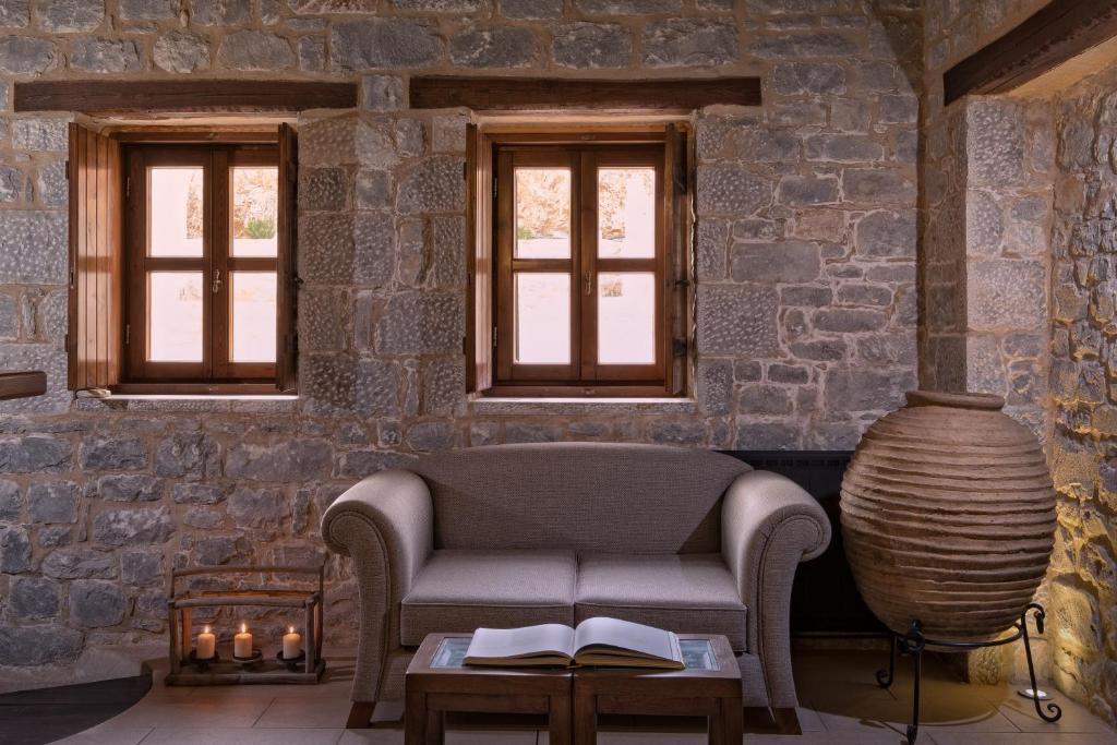 Posezení v ubytování Petra & Fos Boutique Hotel & Spa