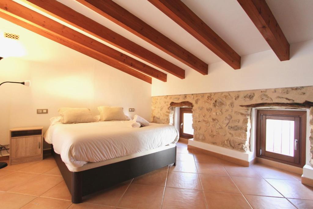 a bedroom with a large bed in a room at Eu Forat in Pollença