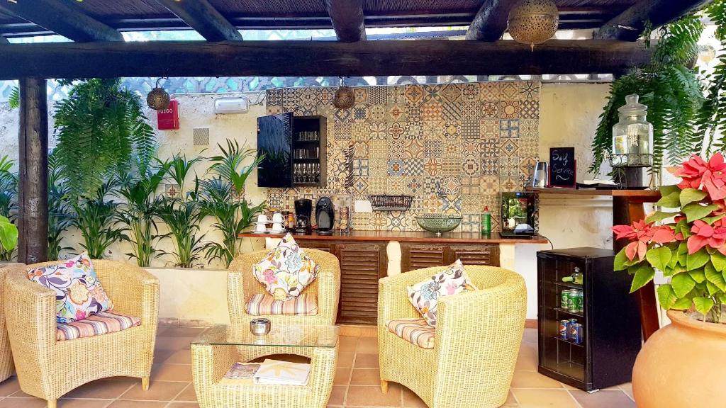 A seating area at Alsol Nogal- Adults Only