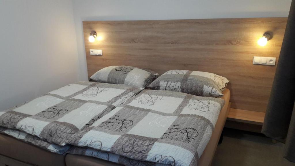 Postel nebo postele na pokoji v ubytování Penzion Skalka
