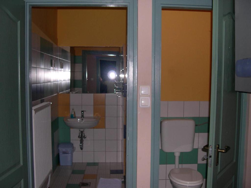 Łazienka w obiekcie Roland Motel