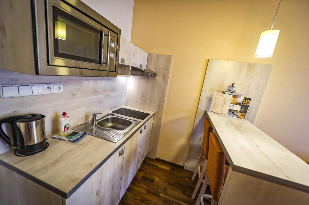 Kuchyň nebo kuchyňský kout v ubytování Crocus Apartments 310, 507