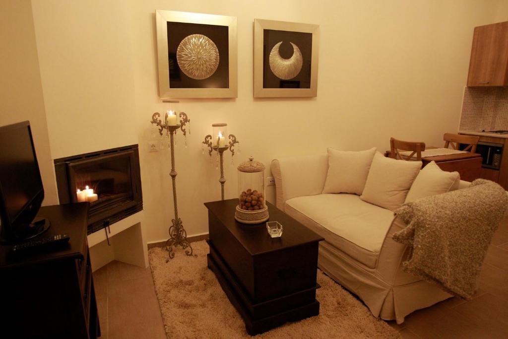 Гостиная зона в Elaion mini suites